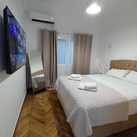 Chara'S Cozy Apartment By Vpn Accomodation-2
